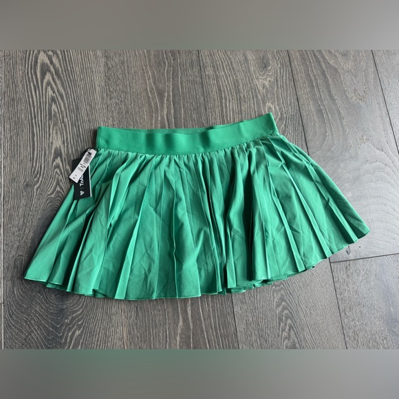 Aritzia TnaAction MoveTech Swish Micro Skirt in Nature Green Size Large - Picture 1 of 8